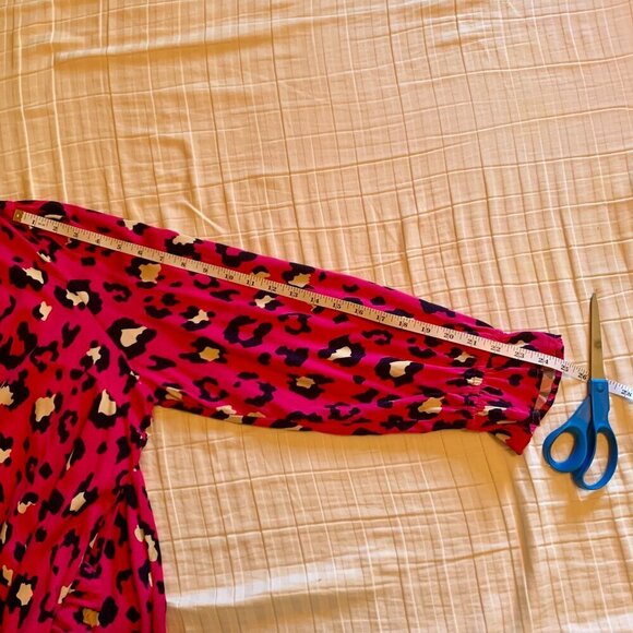 🐾 crown & ivy Pink Leopard Print Women's Top, Size XL, Pre-Owned 👡 - Picture 16 of 17